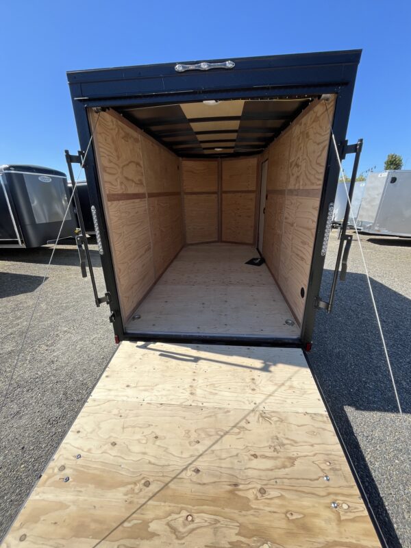 VHW6' Ramp Door down blk out 01