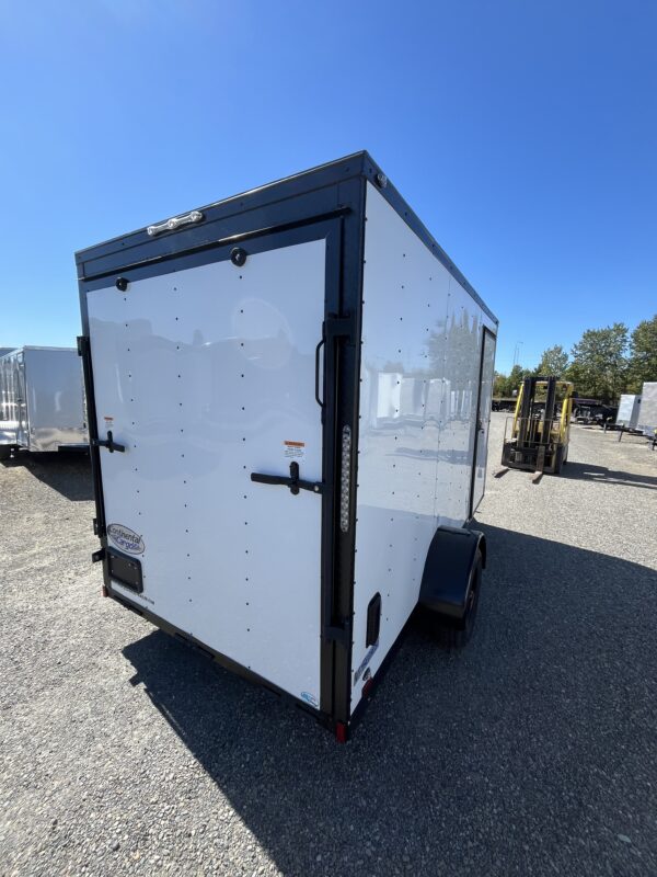 VHW612SA wht blk out rear 01